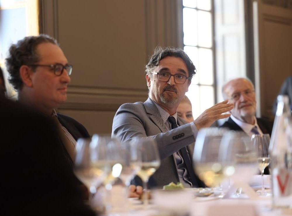 Échanges autour de la table