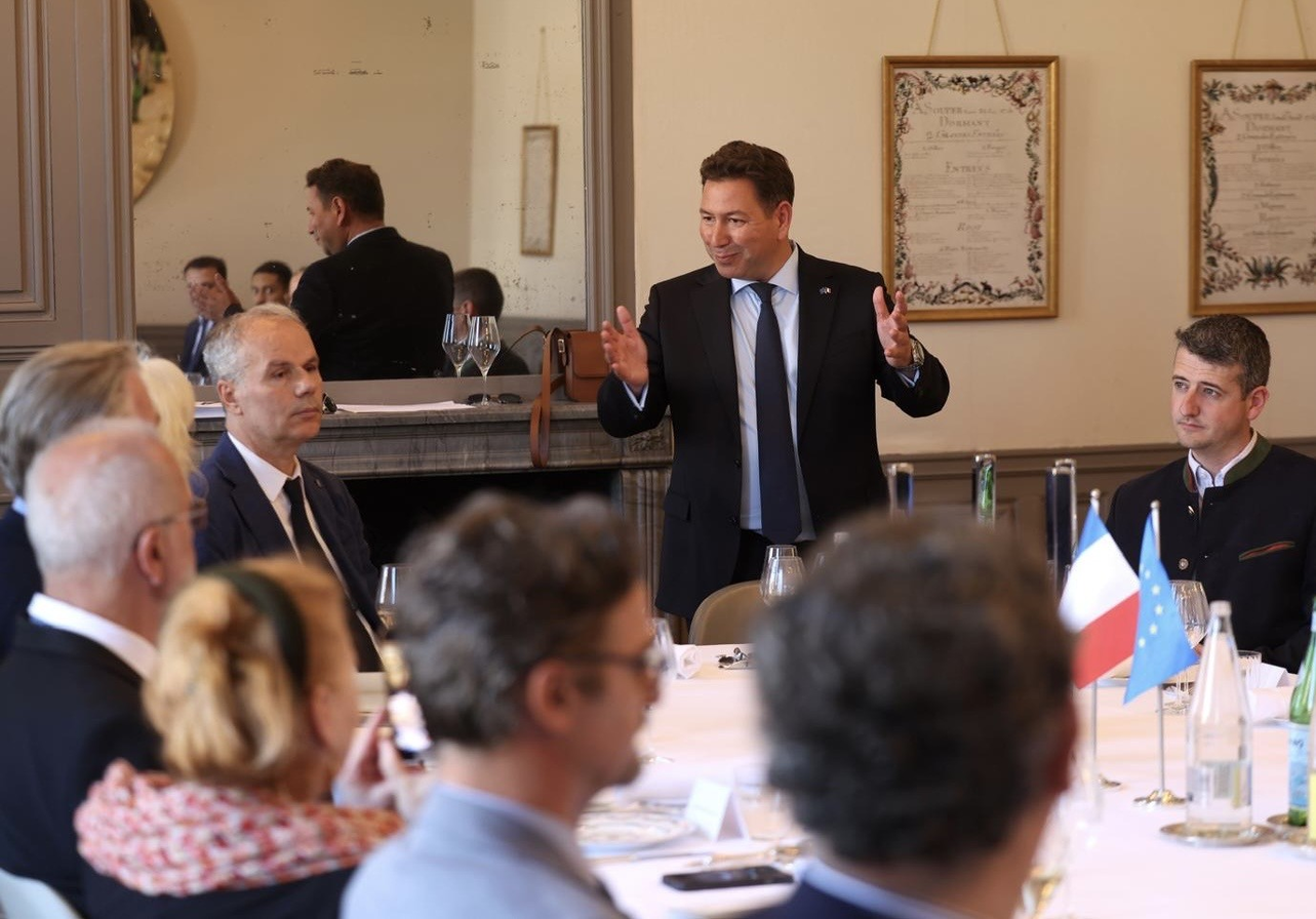 Discours au salon du miroir
